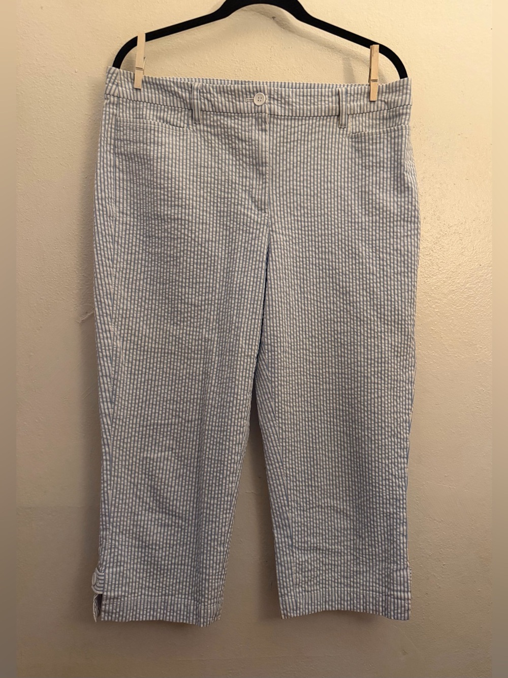 Talbots Women's size 12 Light Blue Seersucker Crop Pants
